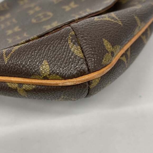 LOUIS VUITTON Authentic Brown Monogram Shoulder Bag